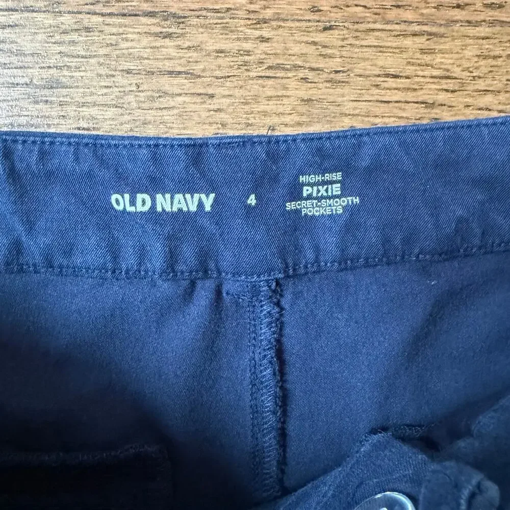 Old Navy High-Rise Pixy Navy Blue Chino Shorts Size 4
